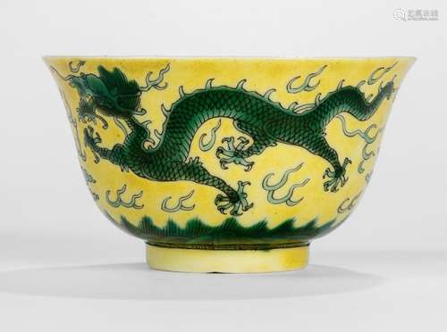 A SMALL YELLOW-GROUND DRAGON BOWL, China, 19th ct. - Property from a German private collection, acquired between 1940 and 2000 - Very slightly chipped