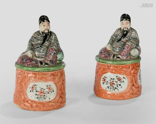 A PAIR OF BISCUIT PORCELAIN BOXES AND COVERS WITH LI TAIBO, China, marked Deng Yifu, Republic period - Property from an old South German private collection, since at least 1982 in the collection - Minor wear