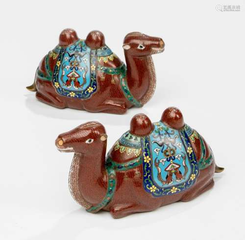 A PAIR OF RECUMBENT CLOISONNÉ ENAMEL CAMELS, China, 19th ct. - Property from an old Austrian private collection - Few very small enamel losses, very minor wear
