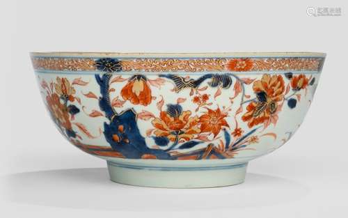 A GOOD IMARI PORCELAIN BOWL, China, Kangxi period - Property from a Bavarian private collection, bought 1996 in the London trade - Good condition