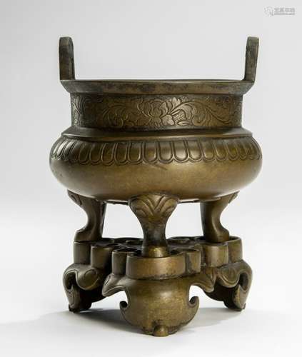 A DING-SHAPED BRONZE CENSER ON ITS BRONZE STAND, China, dragon mark, 18th/19th ct. - Property from a German private collection, assembled between 1970 and 2010 - Minor wear