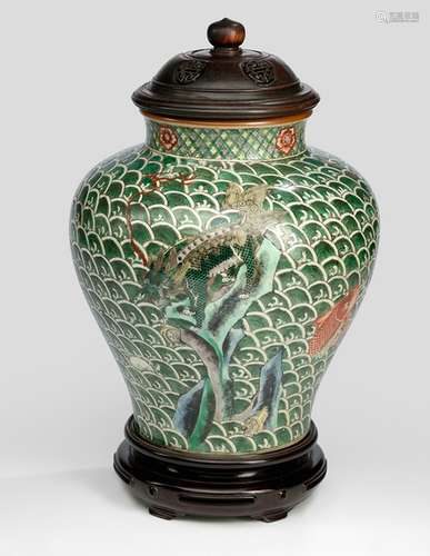 A FAMILLE VERTE TRANSITIONAL STYLE JAR WITH MYTHICAL CREATURES, China, 19th ct. - Property from an old Austrian private collection - Good condition