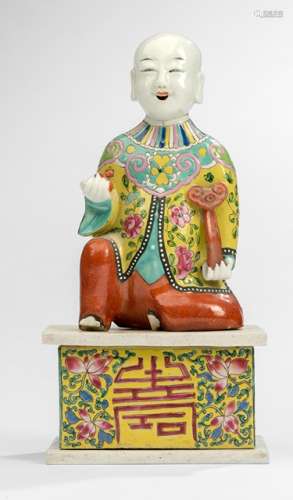 A POLYCHROME DECORATED PORCELAIN FIGURE OF A BOY ON A PEDESTAL, China, late 18th ct. - Property from a German private collection, acquired between 1940 and 2000 - Chipped