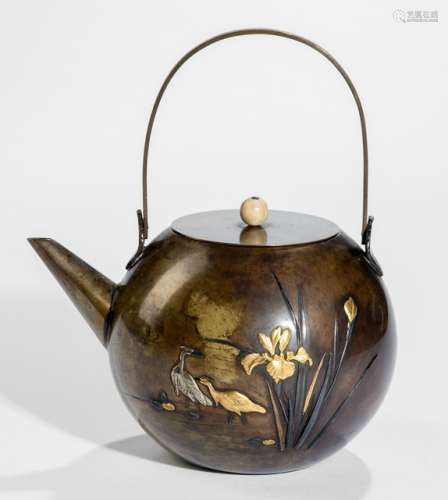 A BRASS TEA POT AND COVER
