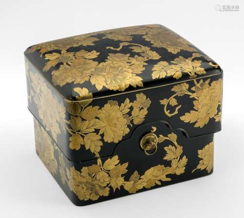 A WOOD BOX AND COVER WITH GOLD LACQUER DECORATION OF PEONIES ON BLACK LACQUER GROUND