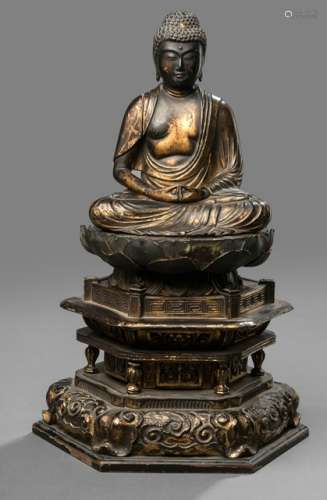 A BLACk- AND GOLD-LACQUERED WOOD SCULPTURE OF BUDDHA AMIDA SEATED ON A THRONE