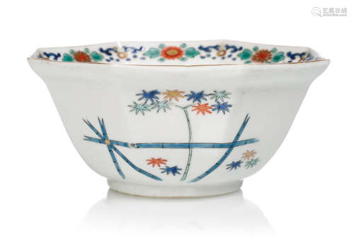 AN OCTAGONAL KAKIEMON PORCELAIN BOWL DECORATED WITH PRUNUS