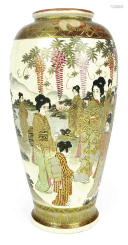 A SATSUMA VASE WITH FIGURAL SCENE OF VARIOUS BIJIN