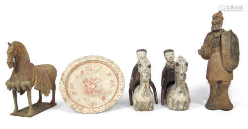 A COLLECTION OF SIX POTTERY FIGURES AND A PAINTED POTTERY PLATE