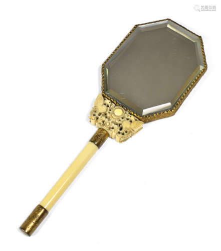 A MIRROR WITH IVORY HANDLE AND FLORAL PATTERN MADE OF JADE AND CHALZEDONY