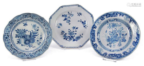 THREE BLUE AND WHITE PORCELAIN DISHES WITH FLORAL PATTERN