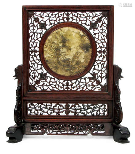 A DELICATE CARVED WOOD TABLE SCREEN WITH CENTRAL JADE PLAQUE