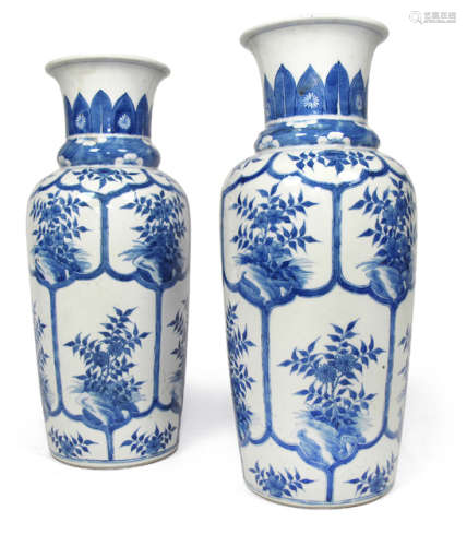 A PAIR OF BLUE AND WHITE PORCELAIN VASES WITH FLORAL DECOR IN CARTOUCHES