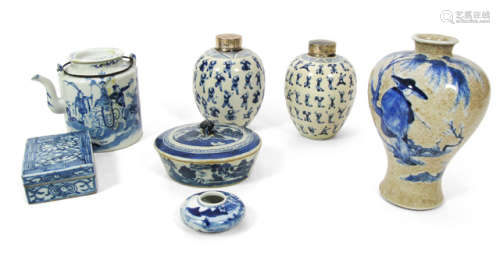 SEVEN BLUE AND WHITE DECORATED PORCELAINS: 4 VASES