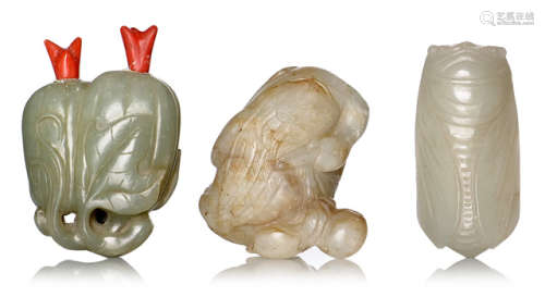 A GROUP OF THREE JADE SNUFF BOTTLES IN THE SHAPE OF A CRANE/CICADA/GOURD
