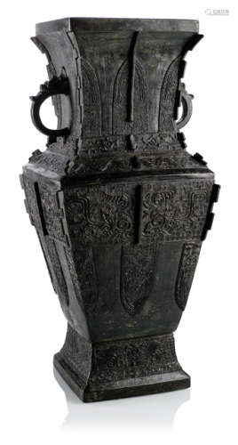 A LARGE BRONZE VASE IN ARCHAIC FANGLEI STYLE