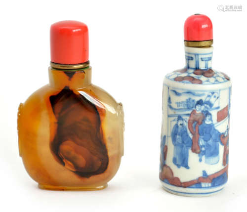 TWO SNUFFBOTTLES: AN AGATE AND AN UNDERGLAZEBLUE AND RED PORCELAIN