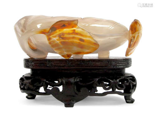 A LITTLE AGATE BOWL IN SHAPE OF A GOURD WITH LEAVES ON WOOD STAND