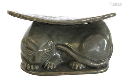 AN UNUSUAL CELADON GLAZED NECK REST IN SHAPE OF A RECUMBENT CAT