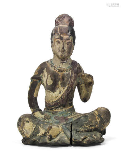 A PAINTED WOOD FIGURE OF SEATED GUANYIN