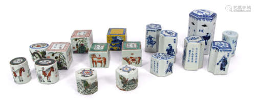 A GROUP OF 17 VARIOUS PORCELAIN SEALS