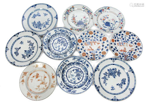 TEN PORCELAIN PLATES WITH MOSTLY FLORAL DECORATION