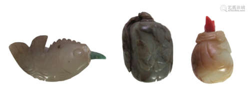 A GROUP OF THREE JADE SNUFF BOTTLES IN THE SHAPE OF ANIMALS