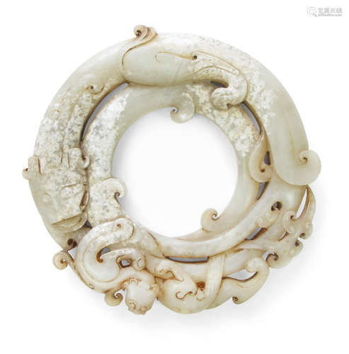 JADE CARVING OF INTERTWINED DRAGONS