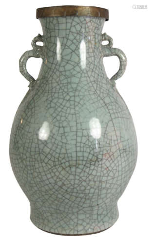 A CELADON COLOURED PORCELAIN VASE WITH GE GLAZE AND TWO CHILONG HANDLES