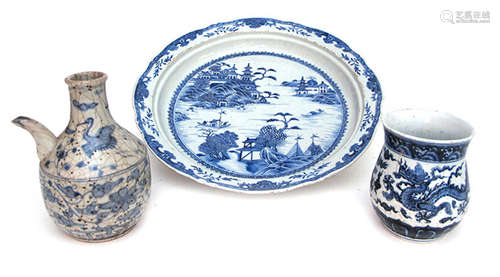 A GROUP OF THREE UNDERGLAZE BLUE PORCELAINS: A PLATE