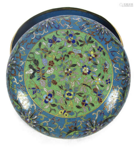 A CLOISONNE BOX AND COVER WITH FLORAL PATTERN