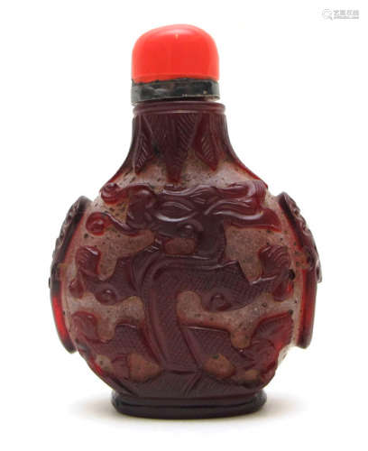 A RED OVERLAY GLASS SNUFFBOTTLE
