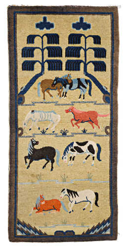 A WOOLEN BAOTOU CARPET WITH THE EIGHT HORSES OF EMPEROR MU. China, ca. 1900, 147x72 cm. Some spots.
