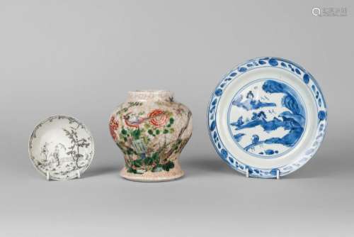 A Chinese export porcelain jar, late 19th century, painted in famille verte enamels with a bird amidst blossoming foliage, 15cm high, an early 19th century export porcelain blue and white dish, 21cm diameter, and a saucer dish painted en grisaille (3)