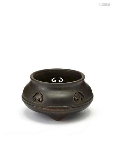 An unusual Chinese bronze two-section tripod censer, 18th century, the top half decorated with five pierced ruyi motifs, Shi Gu Zi Bao seal mark to base, 10cm diameter, 5.5cm high, 706 grams