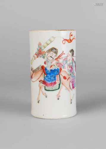 A Chinese porcelain famille rose brush pot, Daoguang mark, painted in enamels with two figures, one on horseback, beneath two bats, iron red seal mark to base, 11.5cm high