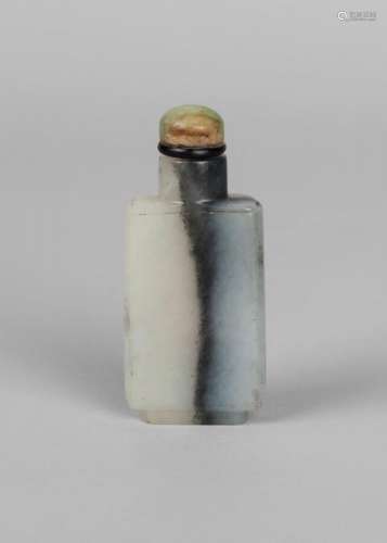 A Chinese hardstone rectangular snuff bottle, early 20th century, in shades of grey with dark vertical inclusion, associated hardstone stopper, 8cm high