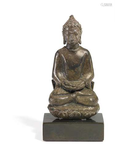 SELTENER UND BEDEUTENDER BUDDHA IN MEDITATION. Thailand. Dvaravati-Stil. 8. Jh. Bronze mit