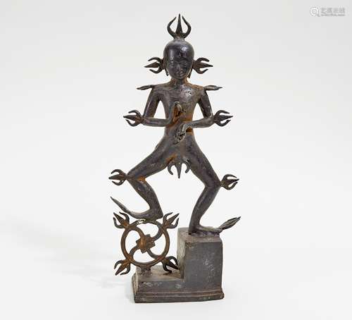 ACINTYA. Indonesien. Bali. Bronze mit dunkler Patina. H. 37,5cm. Provenienz: -Rheinische