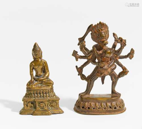 YAMANTAKA UND BUDDHA SHAKYAMUNI. Tibet/Nepal. Bronze mit dunkler Patina und Resten von kultischer