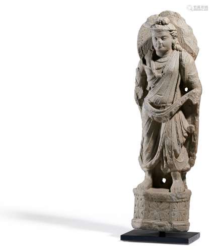 BODHISATTVA MAITREYA. Gandhara. 2./3. Jh. Schist mit Patina. Stehend in leichtem Kontrapost auf