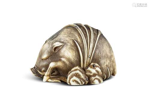 NETSUKE: LIEGENDER KEILER. Japan. Edo-Zeit. Frühes 19. Jh. Grazile Figur eines jungen Keilers, der