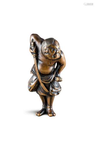 NETSUKE: KRIEGER. Japan. Edo-Zeit. Um 1800. Krieger, stehend mit nacktem Oberkörper, weil sein