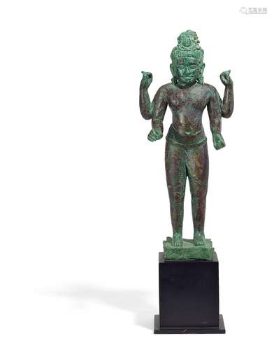 BODHISATTVA LOKESHVARA. Khmer. Ca. 10. Jh. Bronze mit rötlicher und grüner Patina. Vierarmig,