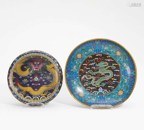 TELLER UND WASSERSCHALE MIT DRACHEN. China. Um 1900. Cloisonné auf Kupfer, teils vergoldet. H.