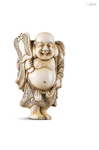 NETSUKE: HOTEI MIT FÄCHER. Japan. Edo-Zeit. 18. Jh. Glücksgott Hotei, stehend in gegürtetem Gewand