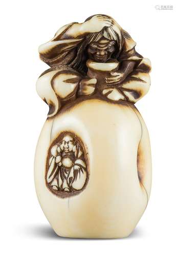 NETSUKE: SHÔJÔ. Japan. Edo-Zeit. 19. Jh. Elfenbein mit fein geschnitzten und gravierten, dunkel