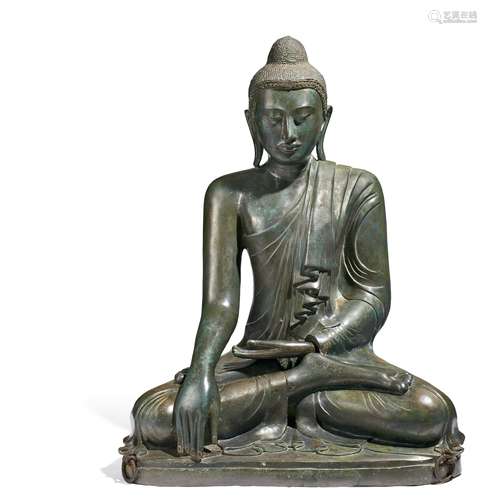 BEEINDRUCKEND GROßE FIGUR DES ERLEUCHTETEN BUDDHA. Burma/Myanmar. Mandalay. Datiert 1876. Bronze mit