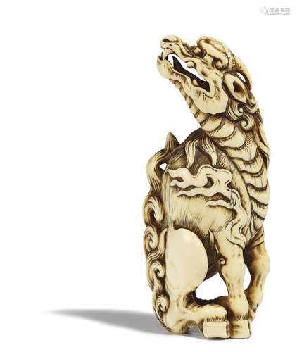 NETSUKE: SITZENDER KIRIN. Japan. Edo-Zeit. 18. Jh. Mächtiges Kirin (Einhorn) sitzend, den Kopf