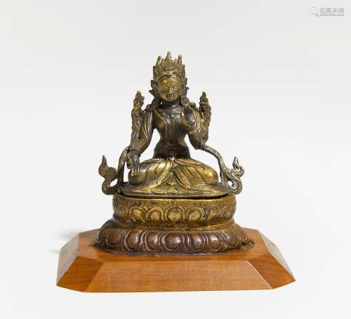 SITA-TARA. Tibet. 18./19. Jh. Bronze, Lotossockel in Repoussé. Auf neuerem Holzsockel. Figur und